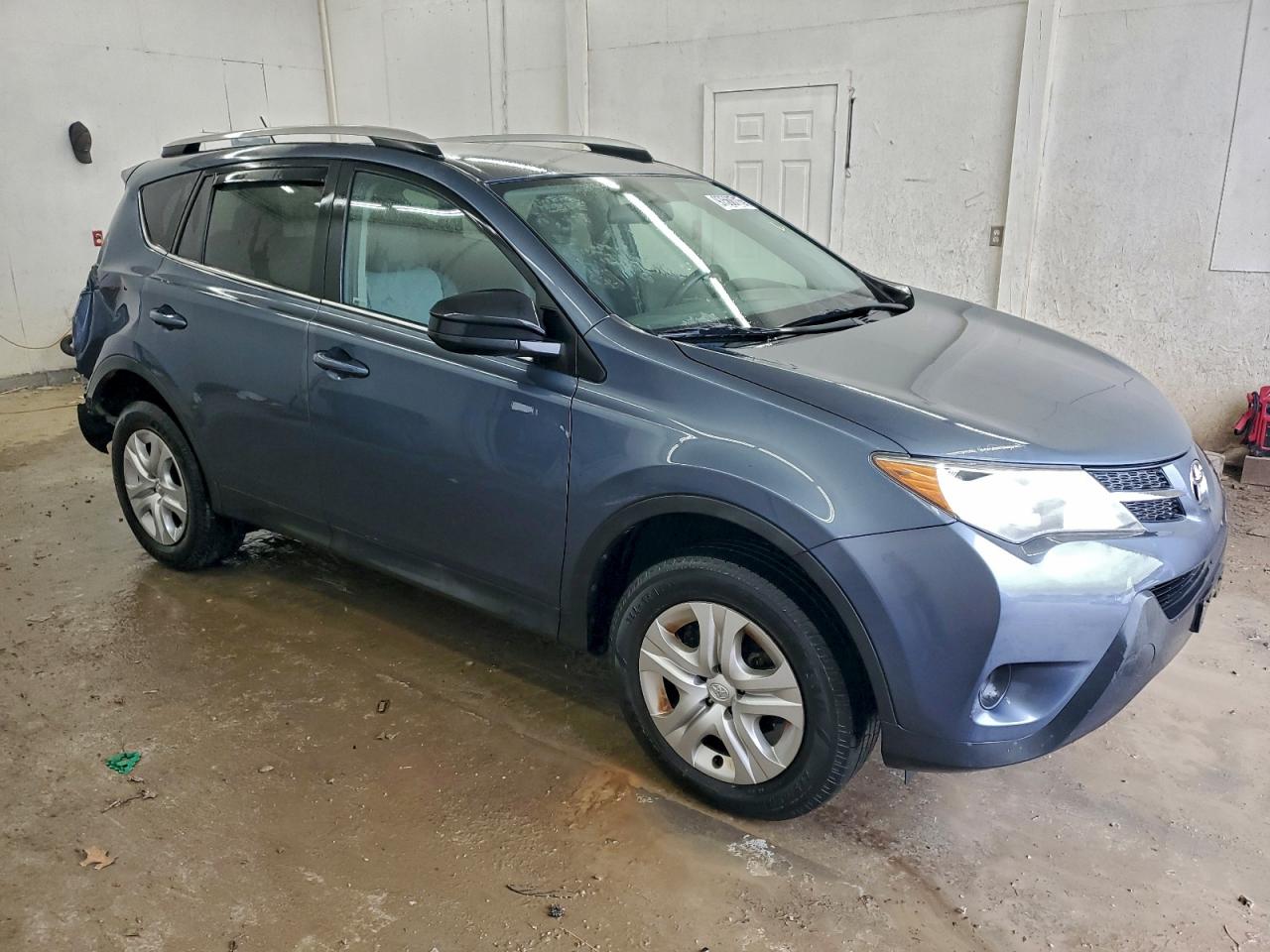Toyota RAV4 Le Image 5