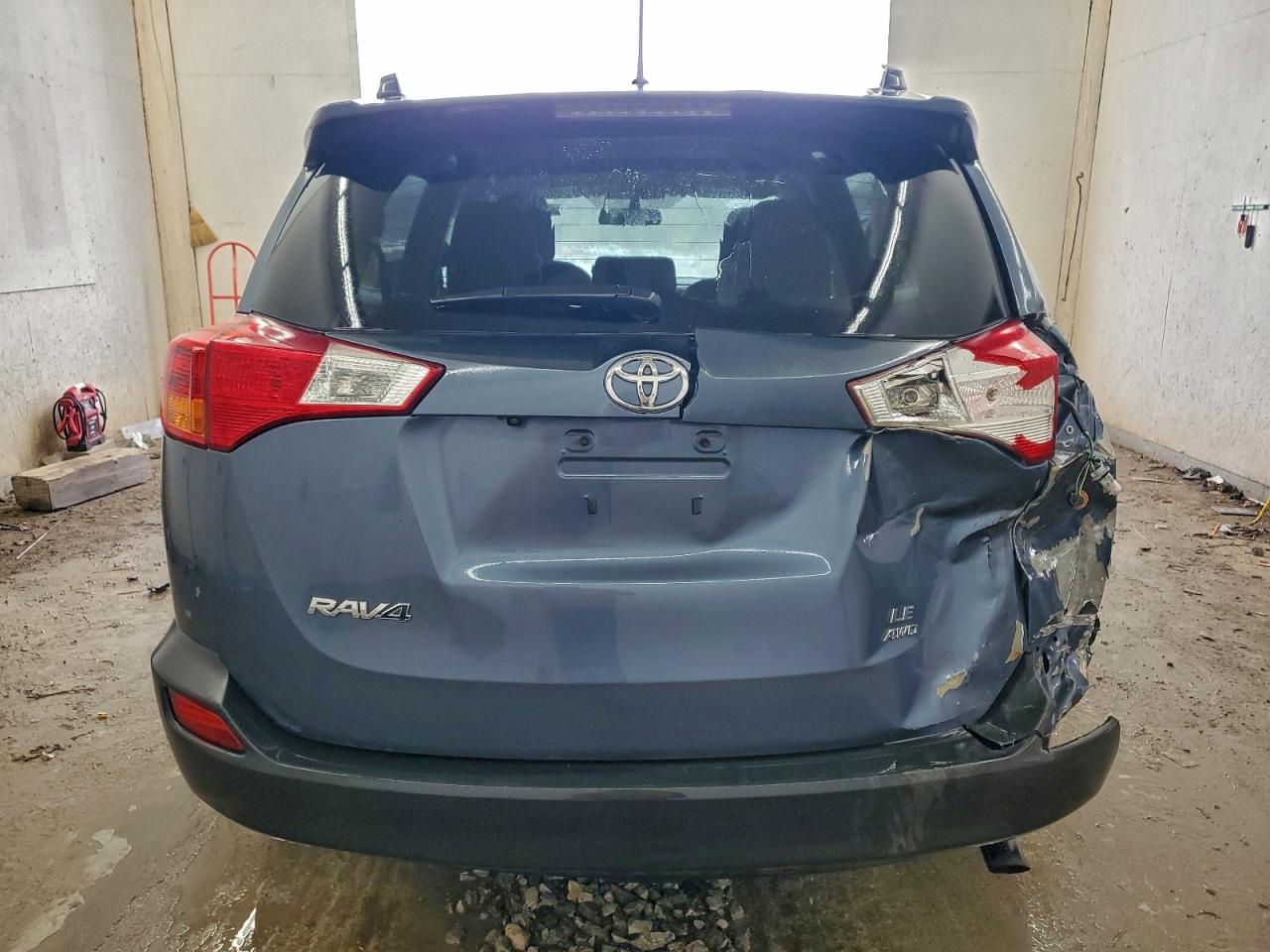 Toyota RAV4 Le Image 14