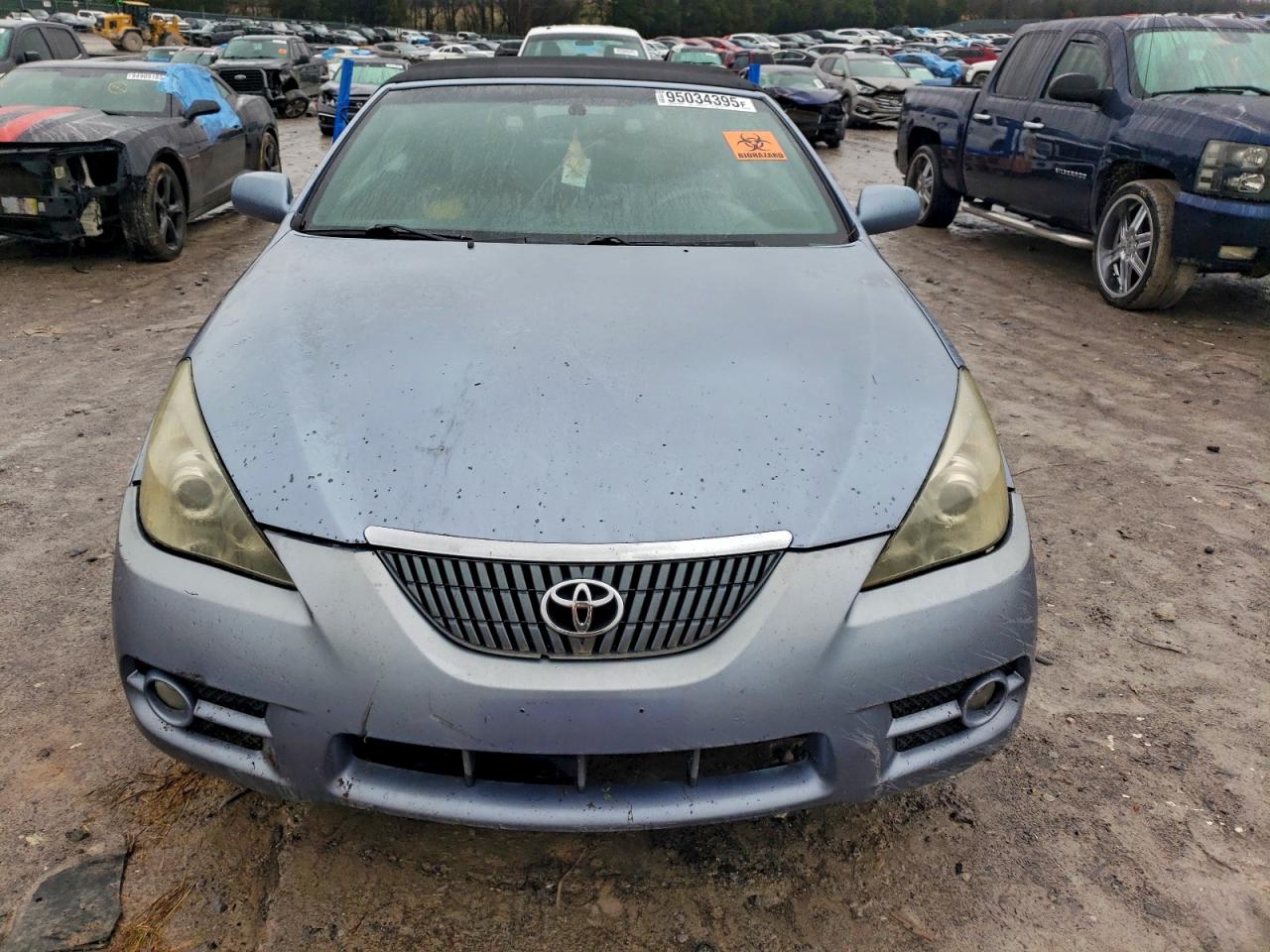 Toyota Camry Se Image 7