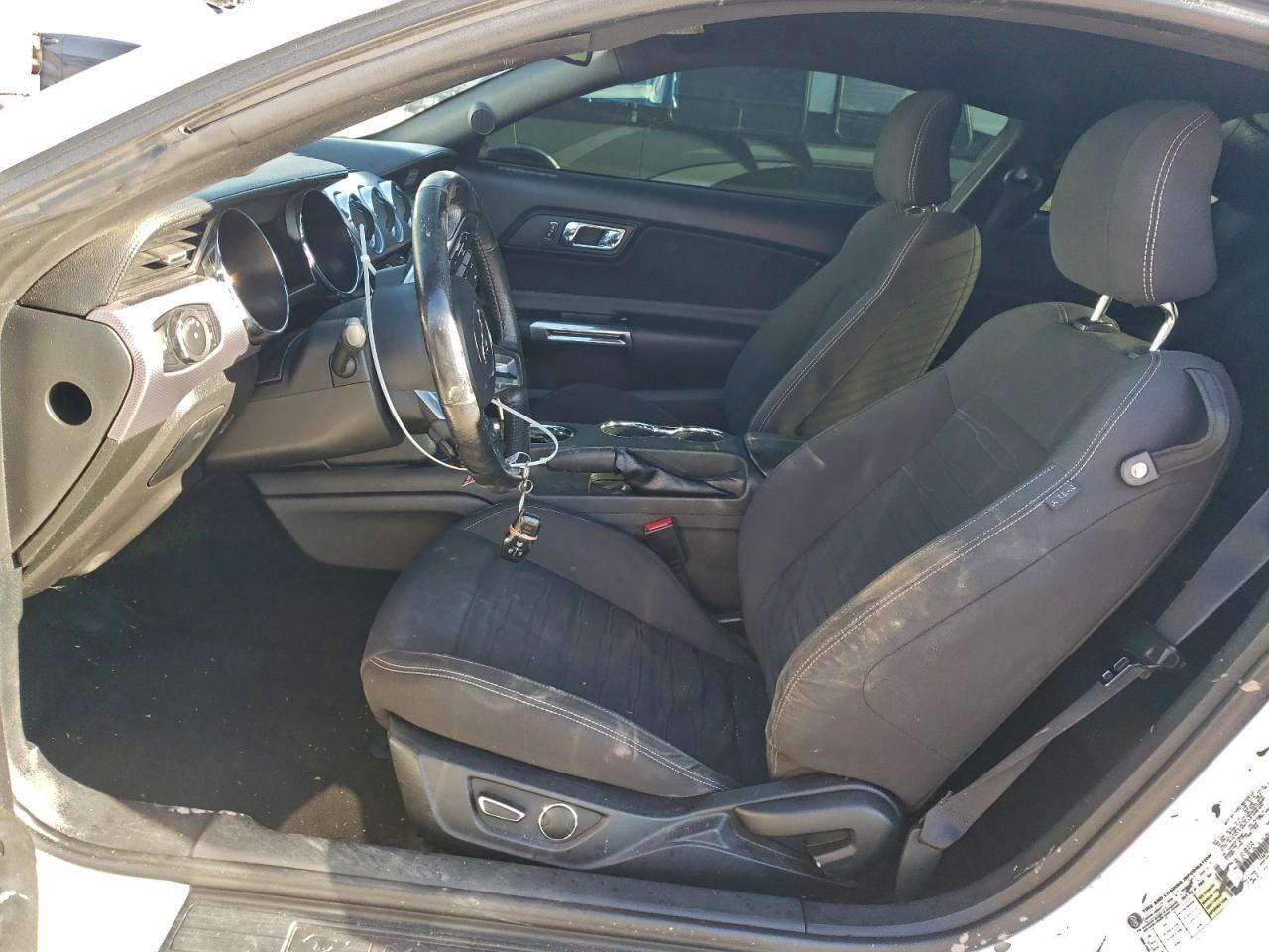 Ford Mustang Image 12