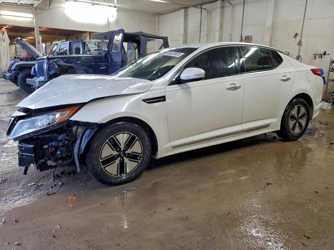 Kia Optima Hybrid Image 1