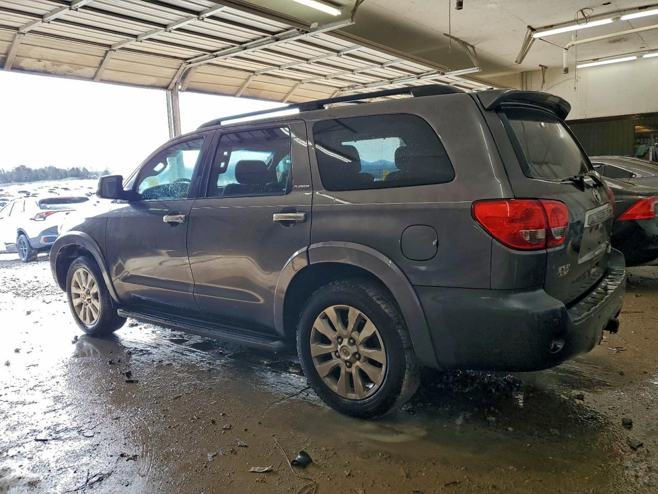 Toyota Sequoia Platinum Image 3