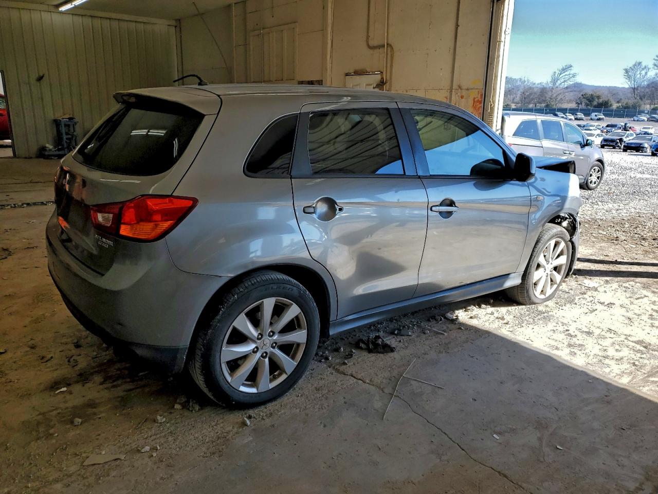 Mitsubishi Outlander Es Image 3