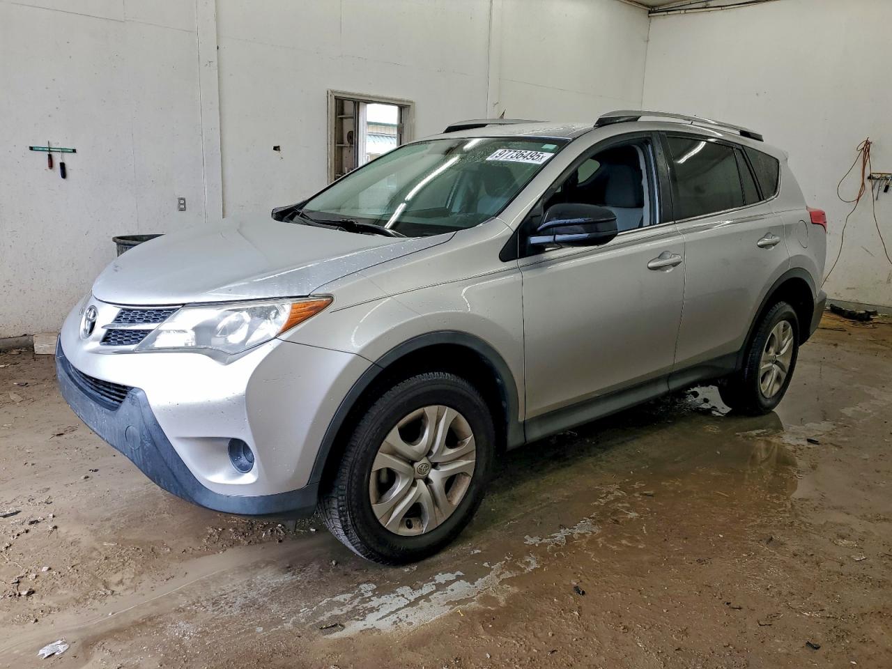 Toyota RAV4 Le Image 1