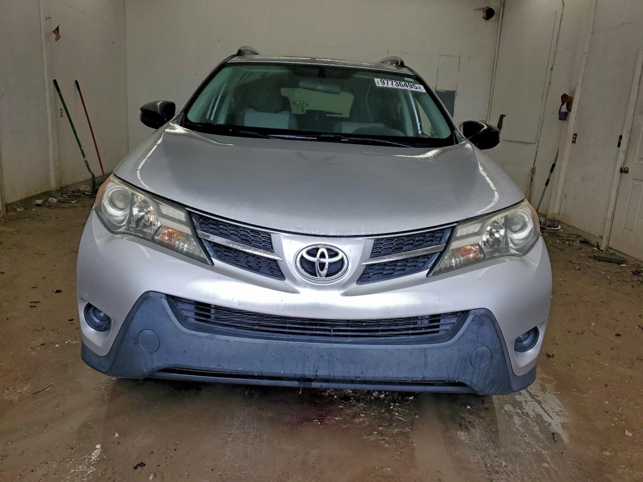 Toyota RAV4 Le Image 4