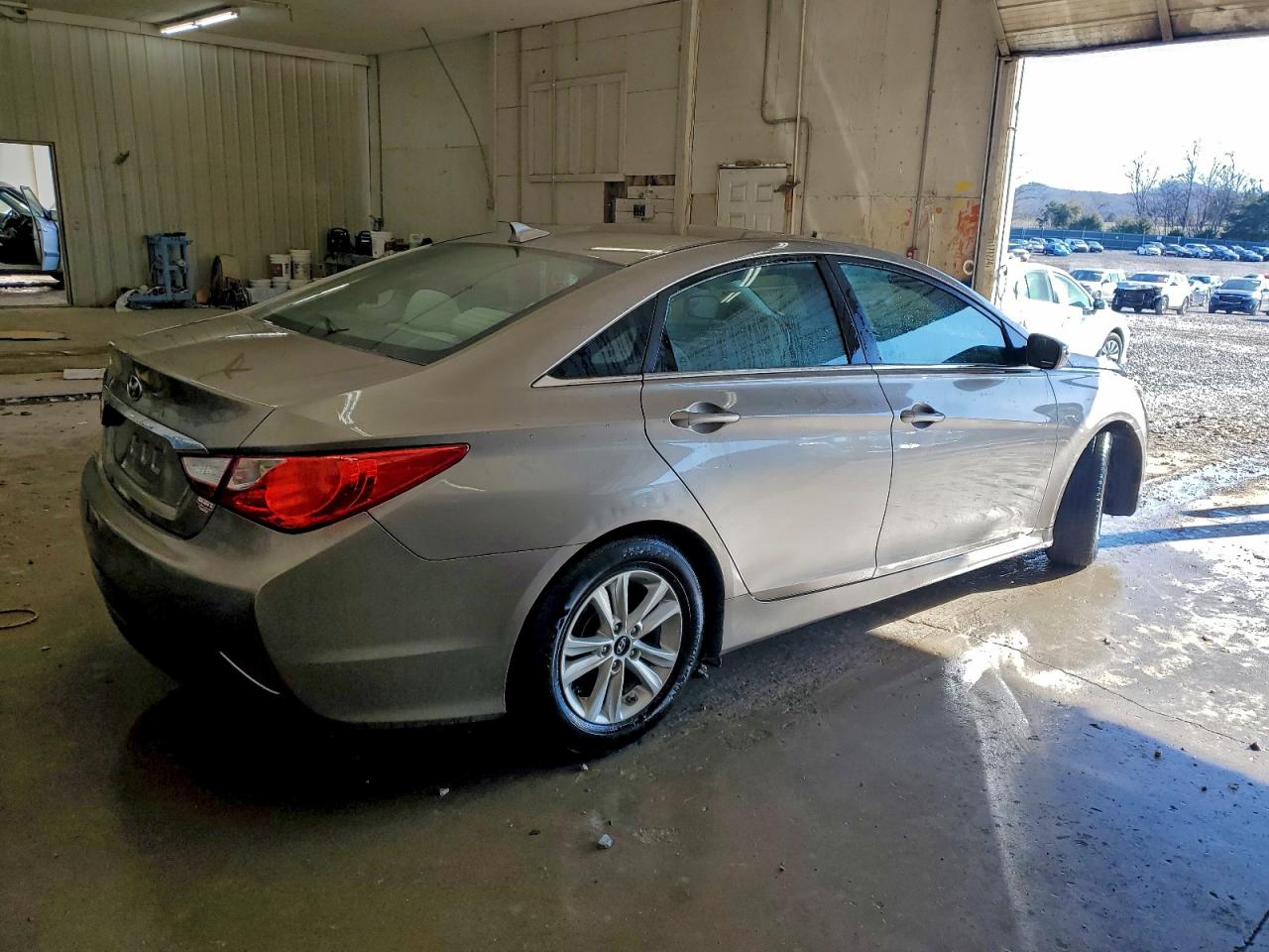 Hyundai SONATA Gls Image 2