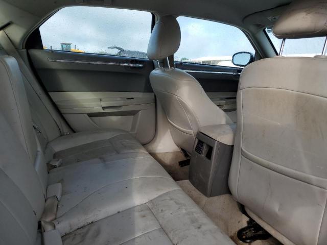 Chrysler 300 Touring Image 8