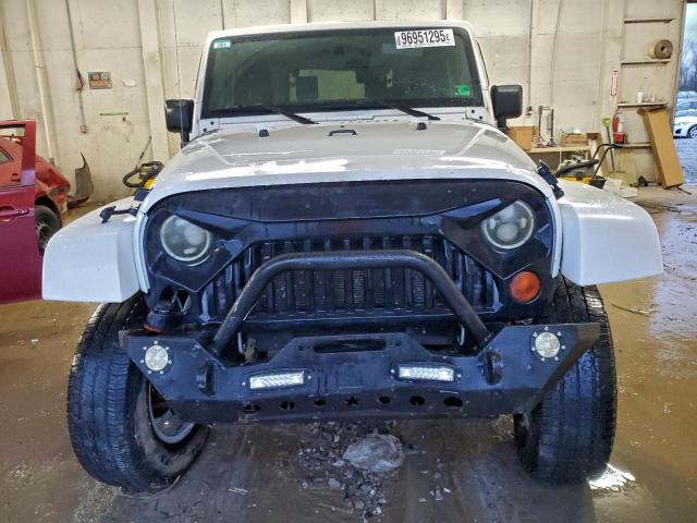 Jeep Wrangler Sahara Image 10