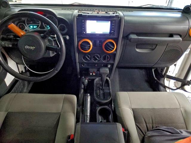 Jeep Wrangler Sahara Image 11