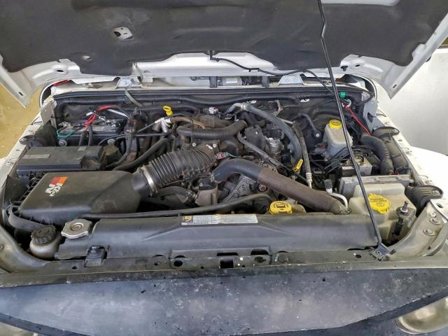 Jeep Wrangler Sahara Image 12