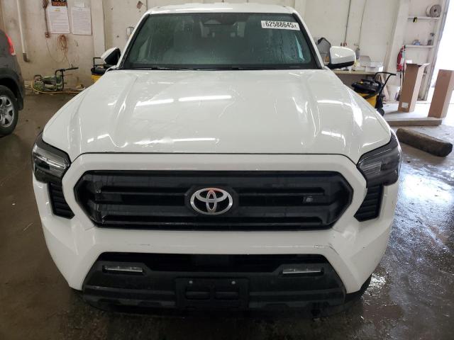 Toyota Tacoma Double Cab Image 3