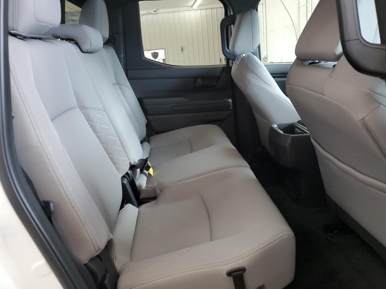 Toyota Tacoma Double Cab Image 9