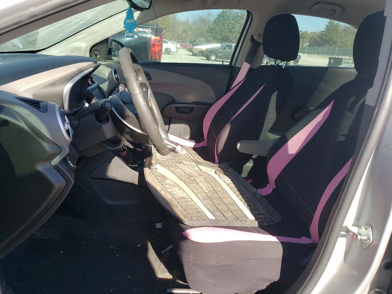 Chevrolet Sonic Ls Image 10