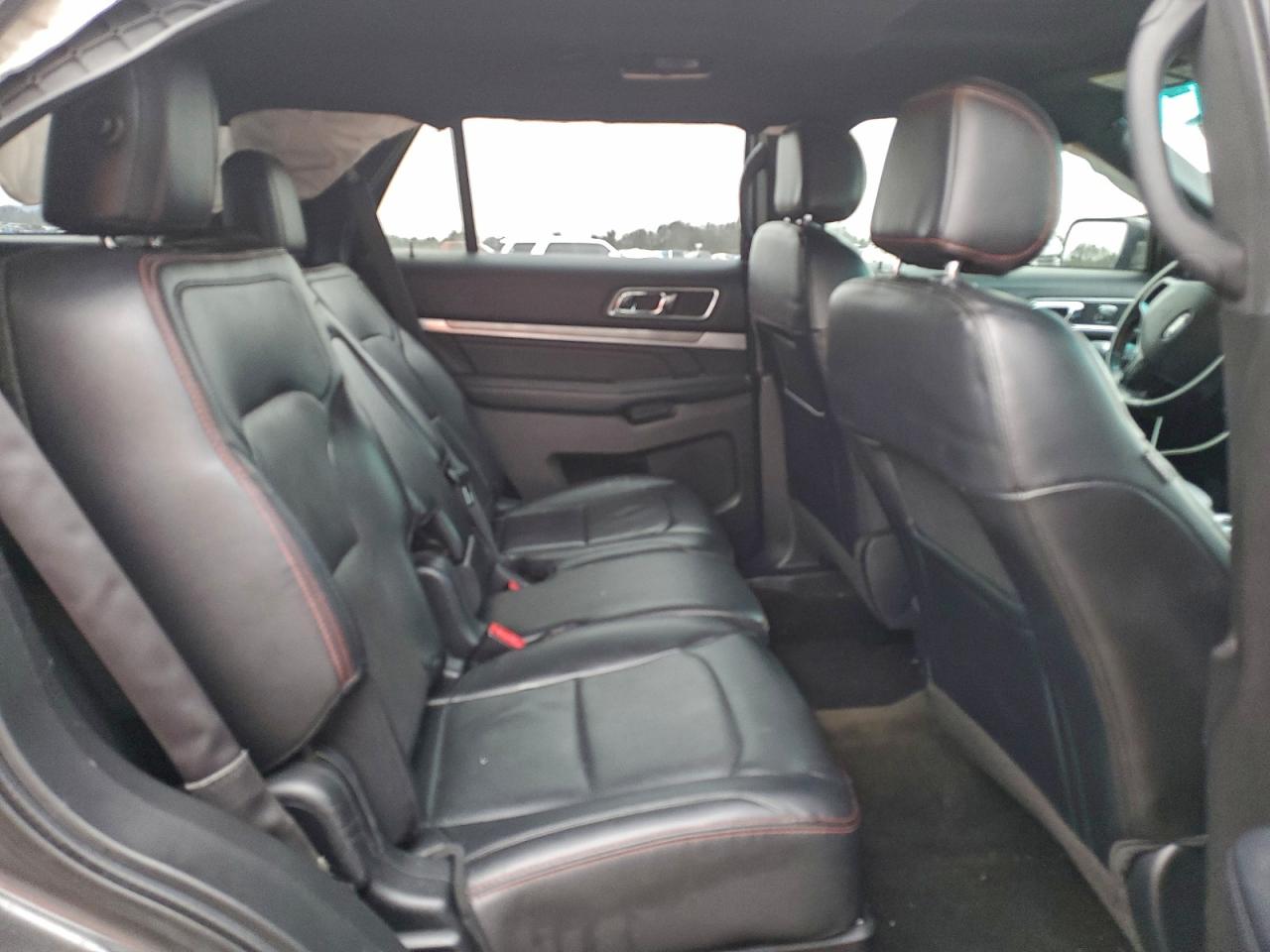 Ford Explorer Sport Image 5