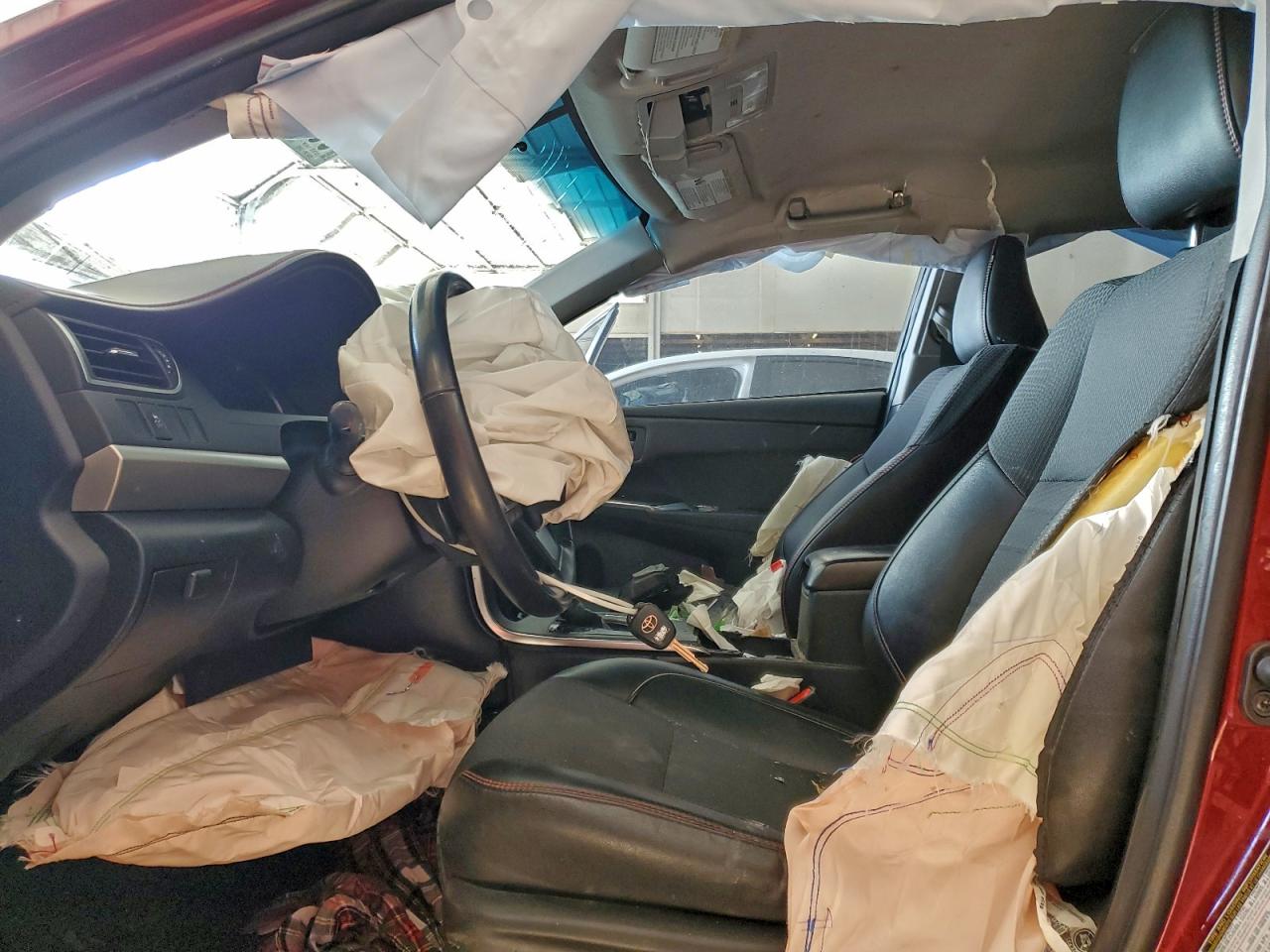 Toyota Camry Le Image 13