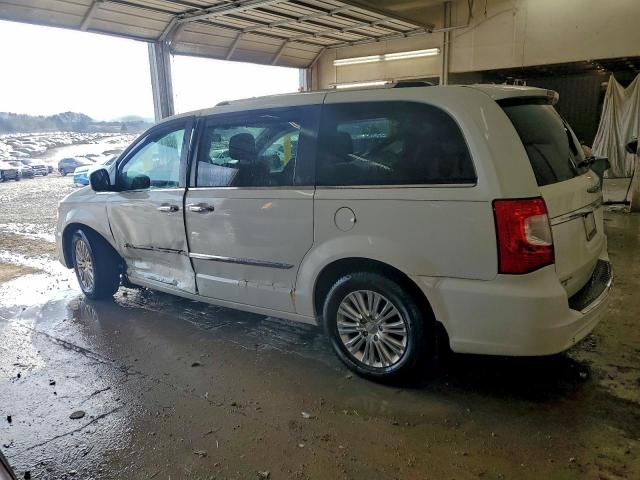 Chrysler Minivan Limited Image 2