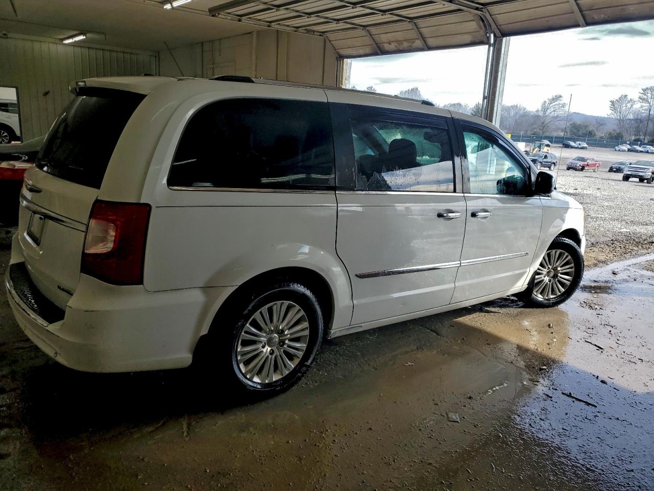 Chrysler Minivan Limited Image 6