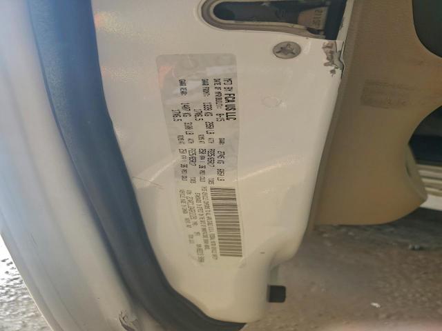 Chrysler Minivan Limited Image 9