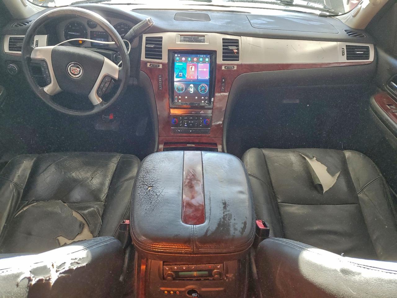 Cadillac Escalade Luxury Image 2