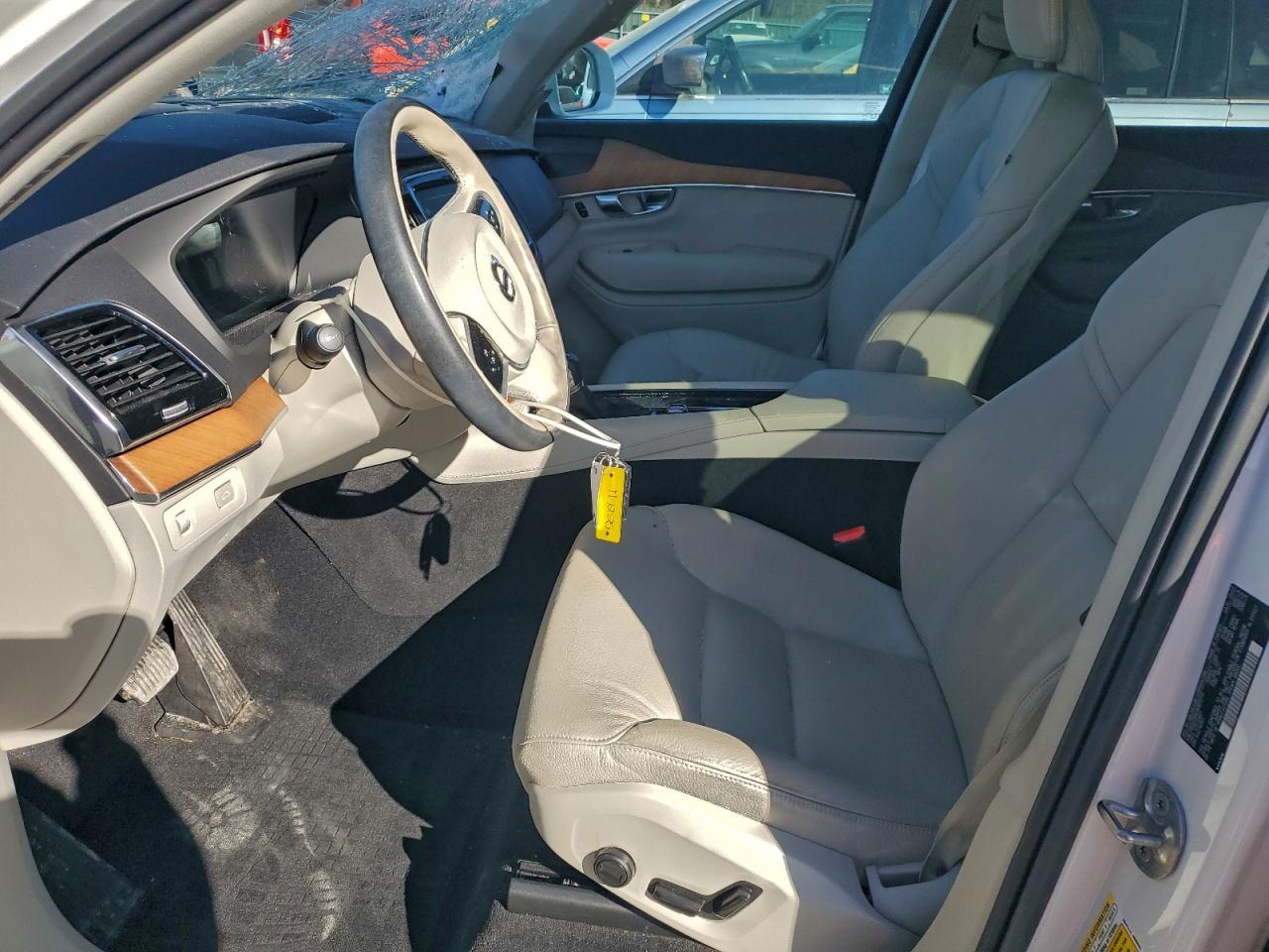 Volvo XC90 T6 Momentum Image 7