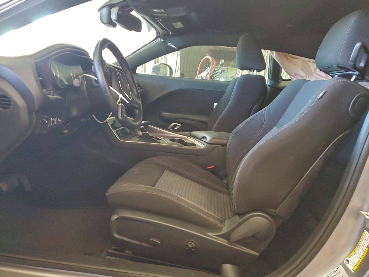 Dodge Challenger Sxt Image 9