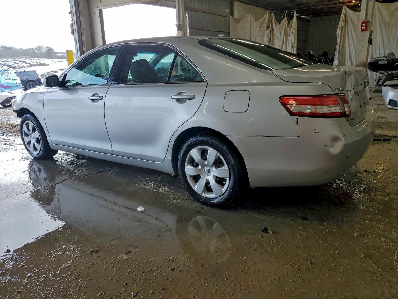 Toyota Camry Base Image 2