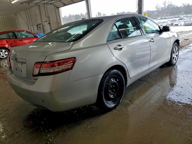 Toyota Camry Base Image 3