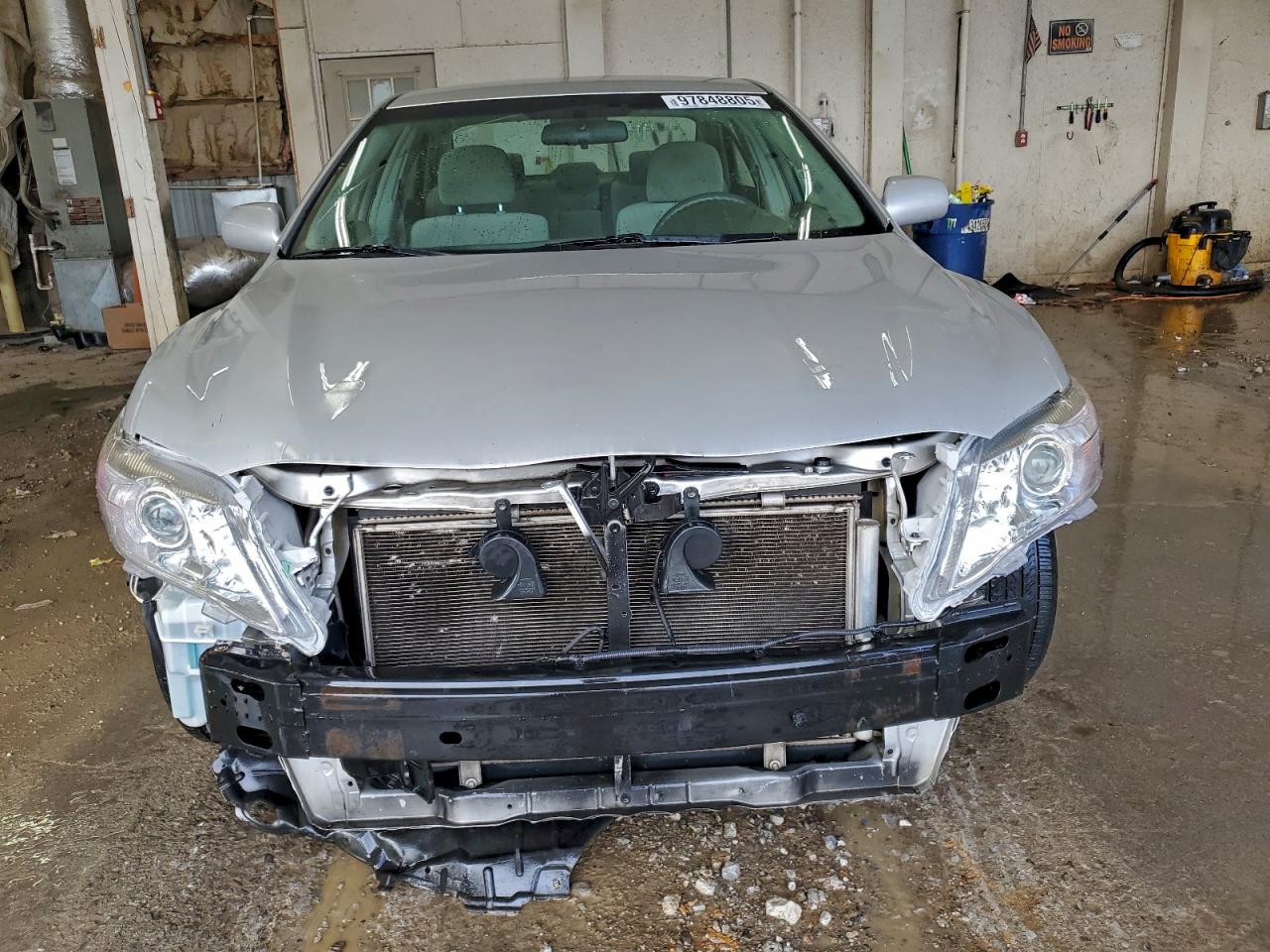 Toyota Camry Base Image 4