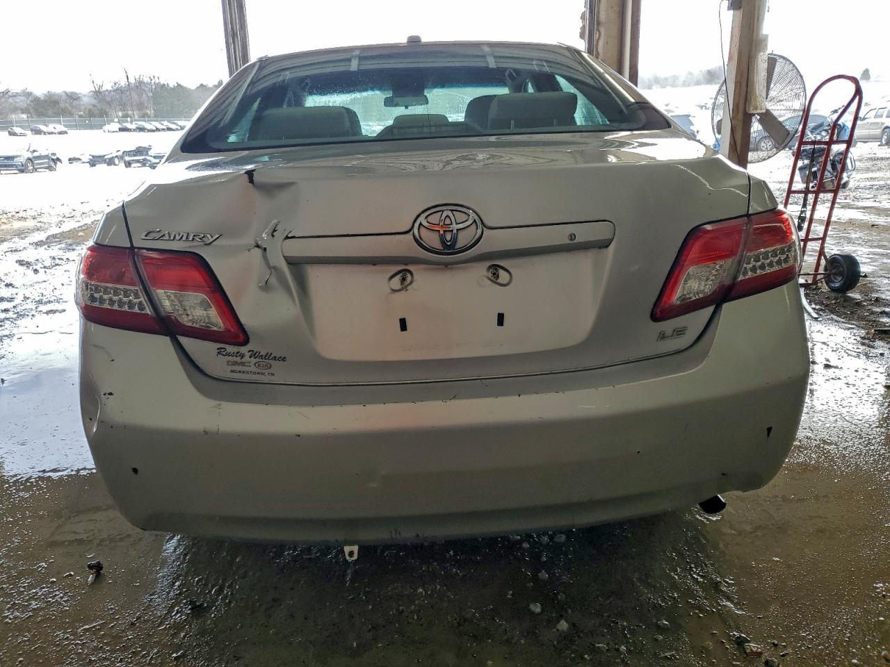 Toyota Camry Base Image 6