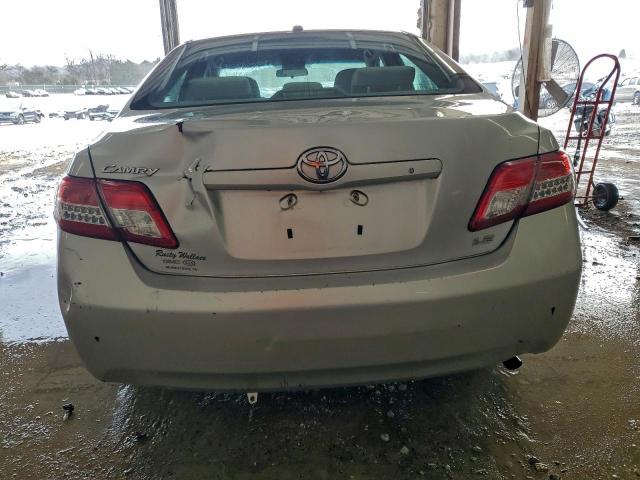 Toyota Camry Base Image 6