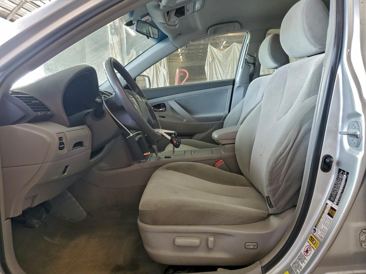 Toyota Camry Base Image 8