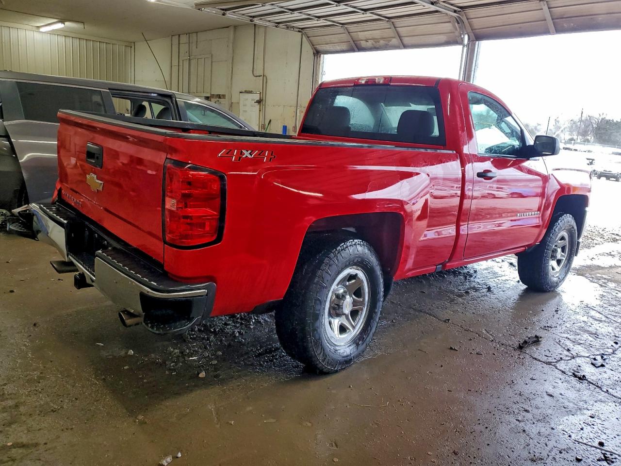 Chevrolet Silverado K1500 Image 3