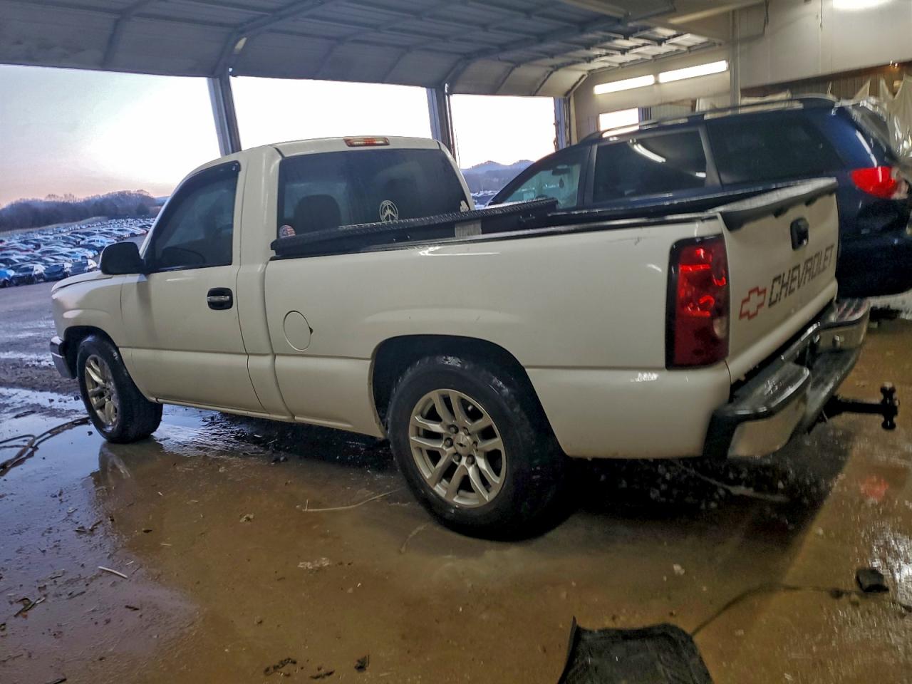 Chevrolet Silverado C1500 Image 8