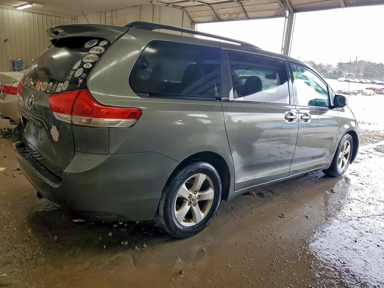 Toyota Sienna Le Image 2