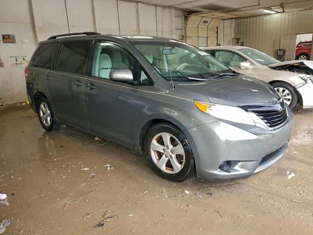 Toyota Sienna Le Image 6