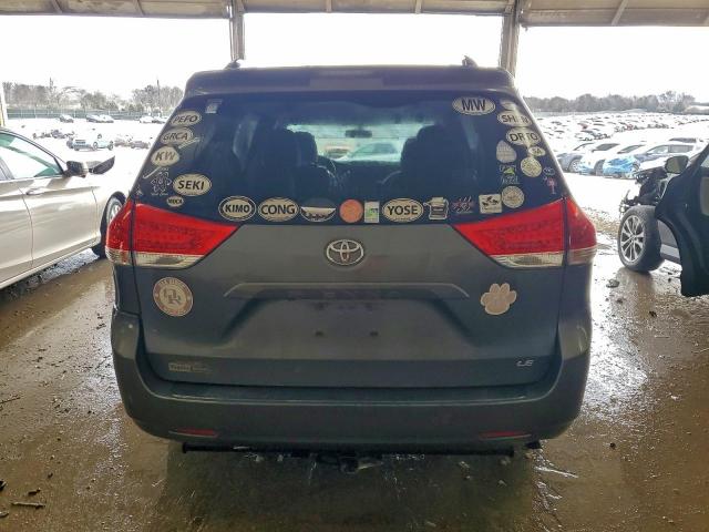 Toyota Sienna Le Image 11