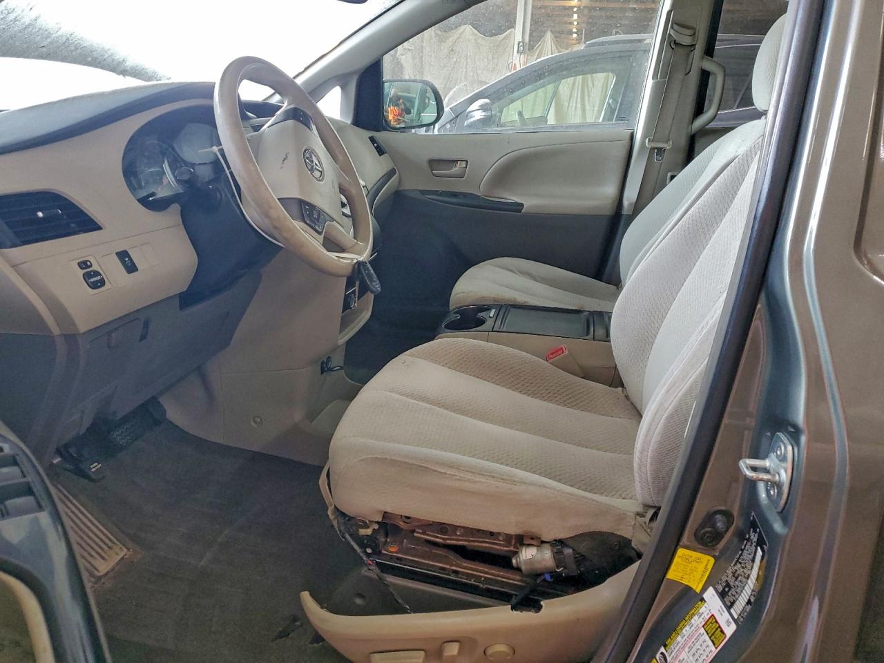 Toyota Sienna Le Image 3