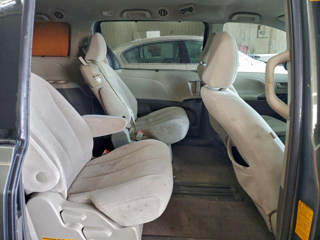 Toyota Sienna Le Image 9