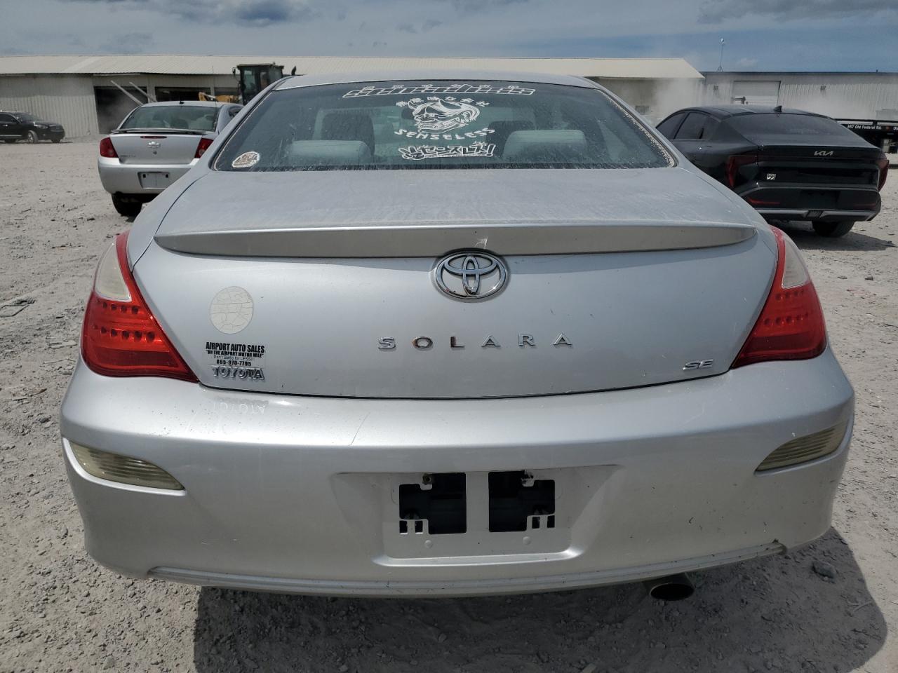 Toyota Camry Se Image 4