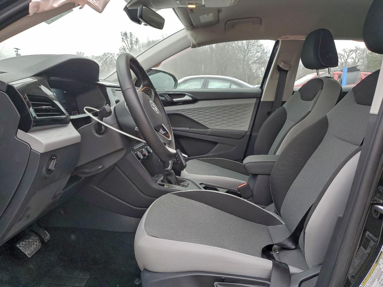 Volkswagen Taos S Image 5