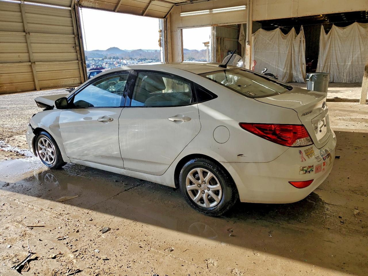 Hyundai ACCENT Gls Image 2