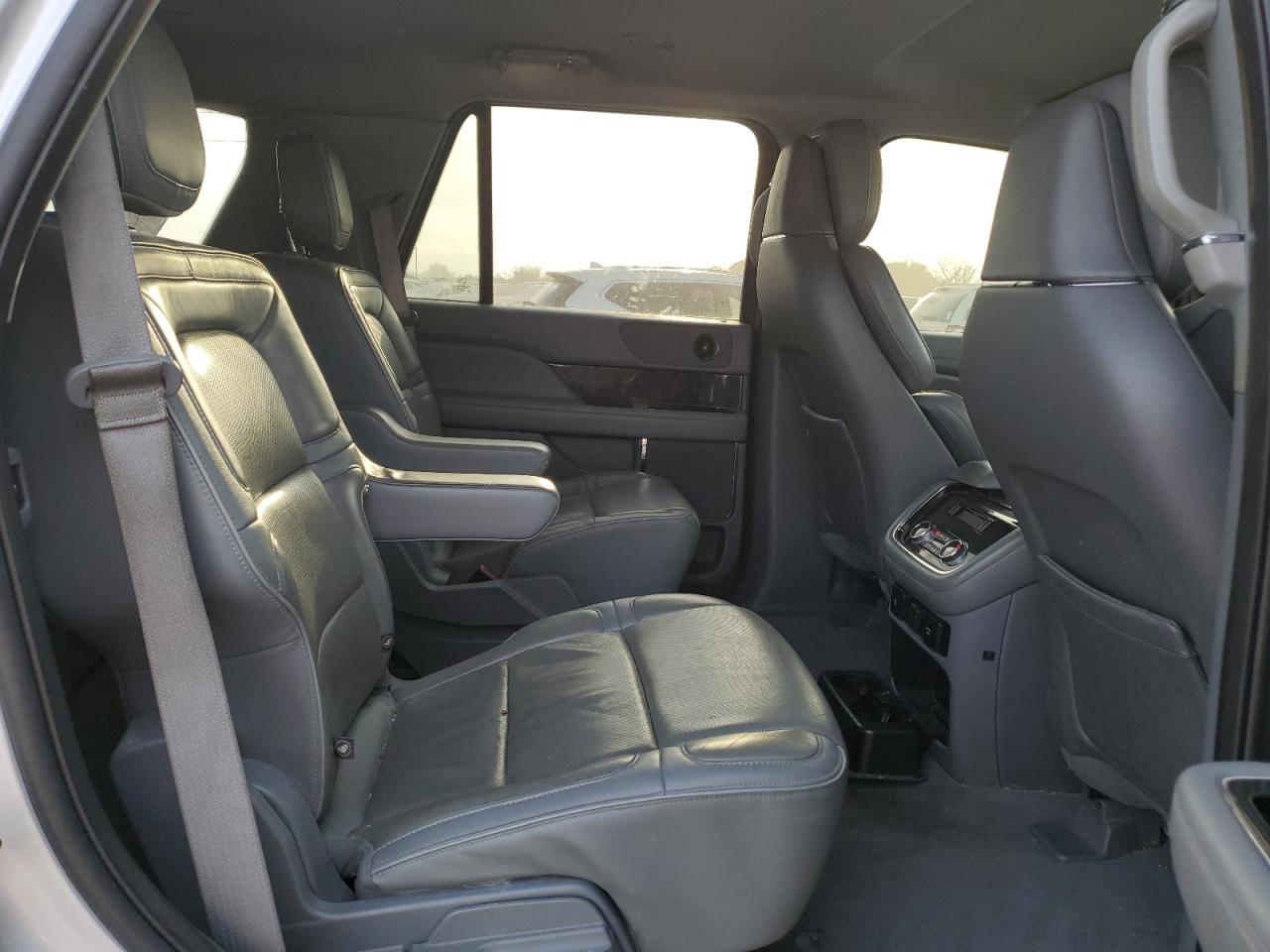 Lincoln Navigator Select Image 10