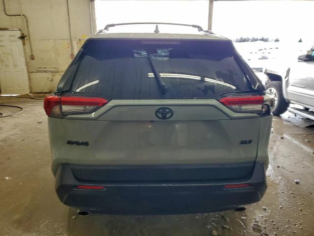 Toyota RAV4 Xle Image 9