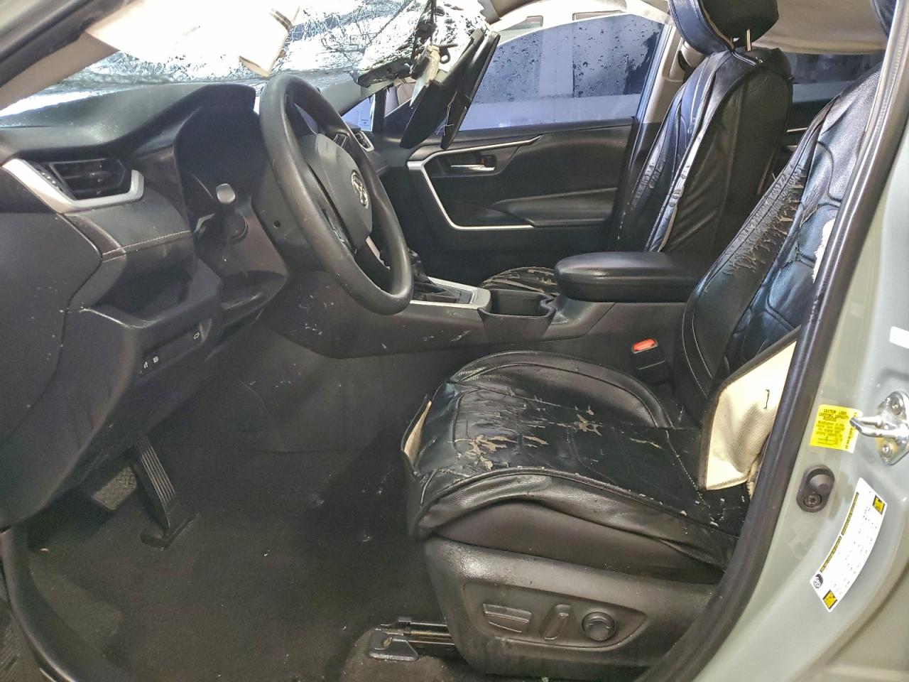 Toyota RAV4 Xle Image 6