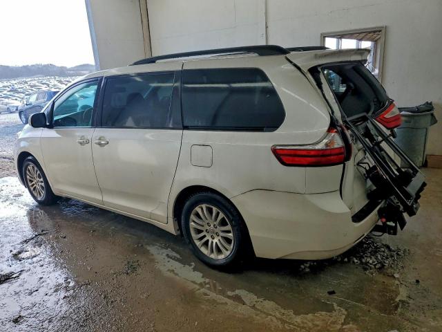 Toyota Sienna Xle Image 3