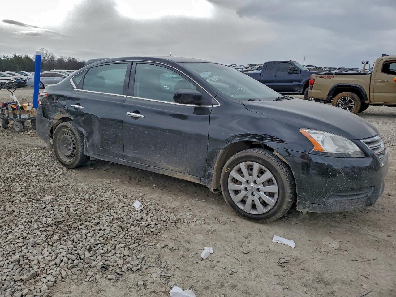 Nissan Sentra S Image 2