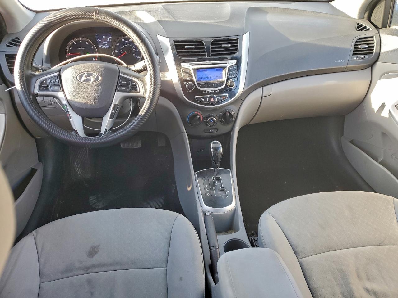 Hyundai ACCENT Gls Image 4