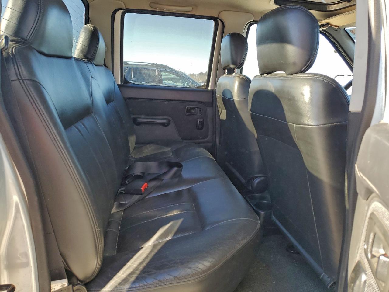 Nissan Frontier Crew Cab Xe Image 7