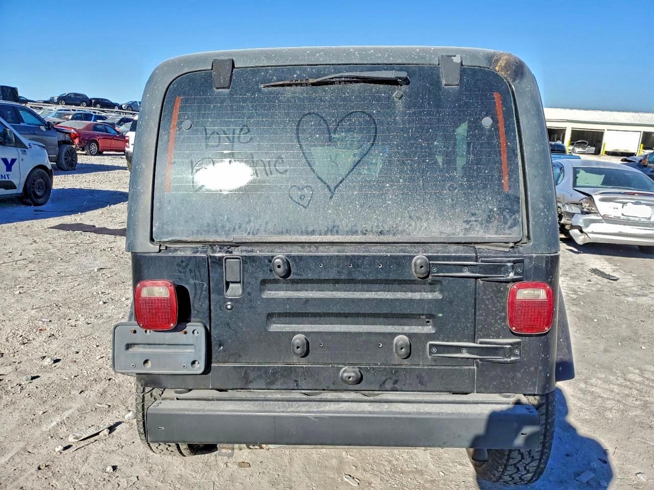 Jeep Wrangler Sahara Image 6