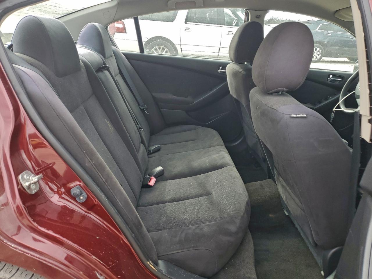 Nissan Altima Base Image 12